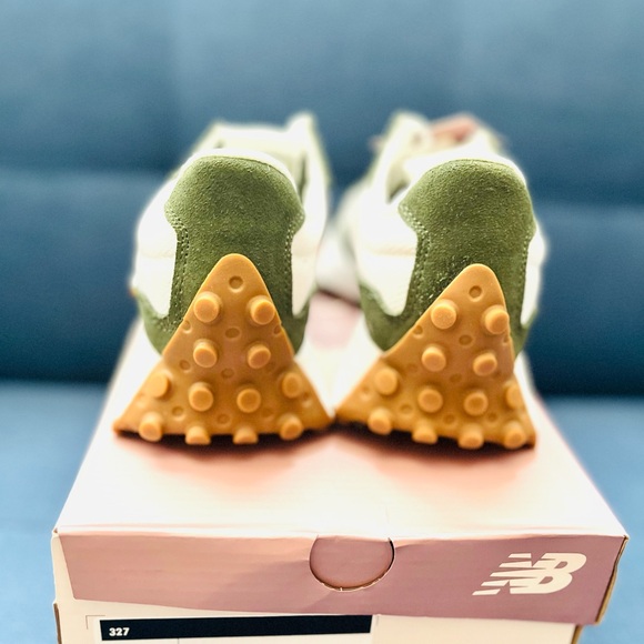 New Balance 327 RARE Womens Casual Sneakers Shoes White Green Tan size 6 - Picture 13 of 16